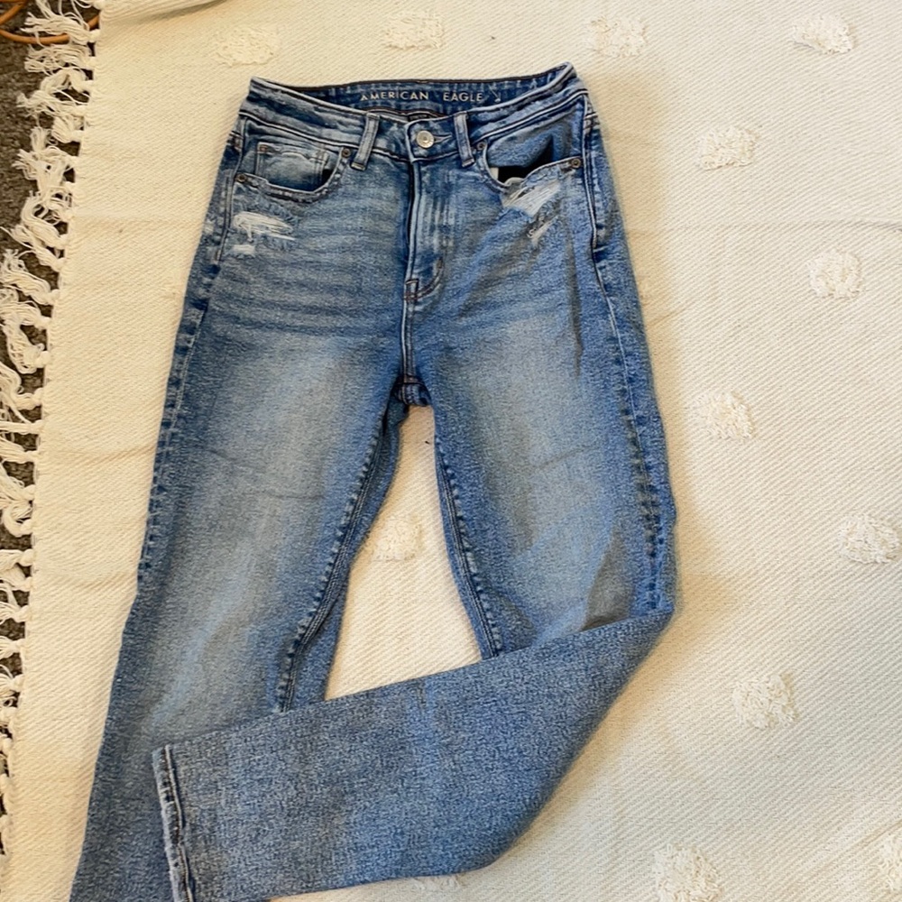AMERICAN EAGLE JEANS